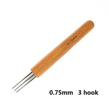 Load image into Gallery viewer, Alileader Crochet Hook For Dreadlocks Wig Needle 1/2/3 Hook Needle Hair Extension Tool Braider 0.5Mm/0.75Mm Bamboo Needle Holder